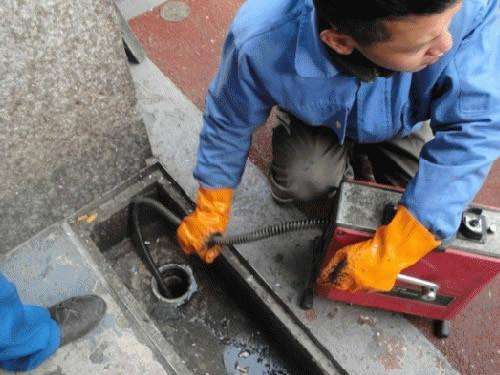 温泉疏通下水道